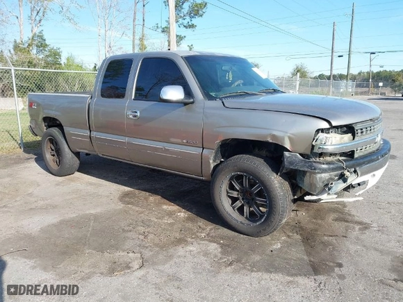 2001 Chevrolet Silverado 1500 LS with VIN 2GCEC19T011127353, listed as a IAAI auction lot 41738510 with 376,061 mi miles. Bid and sale history available at carsss.com. Image 1.