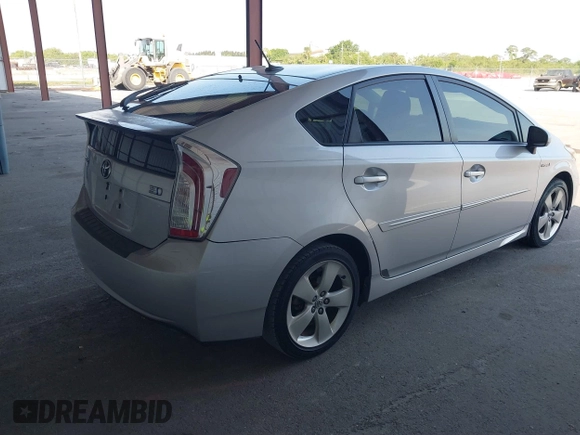 2013 Toyota Prius One z VIN JTDKN3DU0D5650285, wystawiony jako IAAI lot #41875987 z przebiegiem 281 084 mil mil oraz . Historia ofert i sprzedaży dostępna na DreamBid. Obrazek 4.