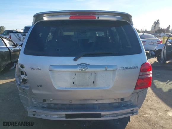 2002 Toyota Highlander with VIN JTEGF21A020069687, listed as a IAAI auction lot 38327598 with 178,401 mi miles. Bid and sale history available at carsss.com. Image 17.