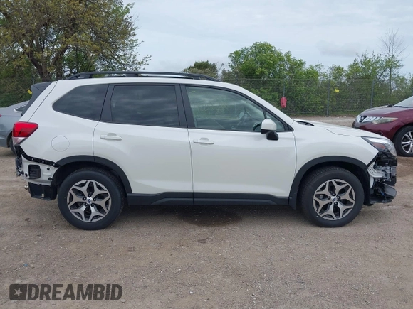 2024 Subaru Forester Premium with VIN JF2SKADC1RH496259, listed as a IAAI auction lot 42288694 with 13,568 mi miles and . Bid and sale history available at DreamBid. Image 13.