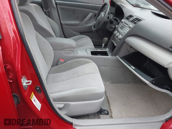2011 Toyota Camry LE z VIN 4T1BF3EKXBU716690, wystawiony jako IAAI lot #42388917 z przebiegiem 184 053 mil mil oraz . Historia ofert i sprzedaży dostępna na DreamBid. Obrazek 5.