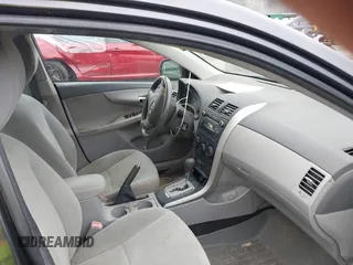 2010 Toyota Corolla z VIN 1NXBU4EEXAZ223869, wystawiony jako IAAI lot #40414351 z przebiegiem 215 219 mil mil oraz . Historia ofert i sprzedaży dostępna na DreamBid. Obrazek 5.