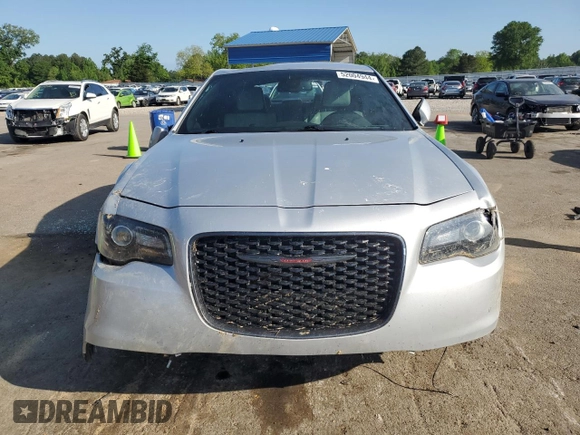 2021 Chrysler 300 S z VIN 2C3CCABG4MH525539, wystawiony jako Copart lot #52004944 z przebiegiem 84 418 mil mil oraz Szkoda całkowita • Salvage title. Historia ofert i sprzedaży dostępna na DreamBid. Obrazek 5.