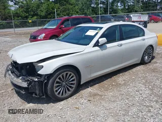 2011 BMW 7 Series 750Li с VIN WBAKB8C51BC852090, выставлен на аукционе IAAI как лот 42612038 с пробегом 101 179 миль миль и . История ставок и продаж доступна на DreamBid. Изображение 2.