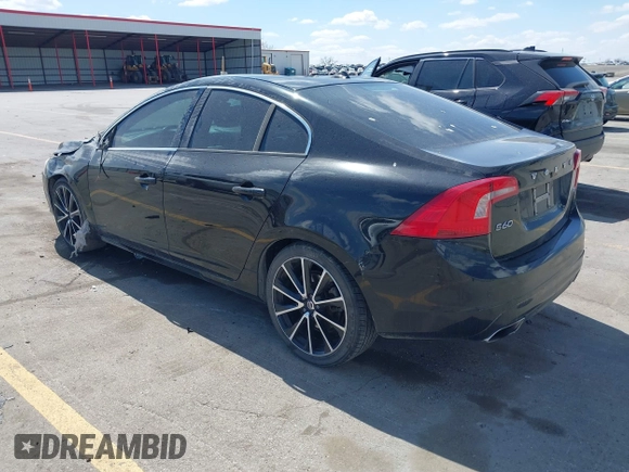 2016 Volvo S60 T5 Drive-E Premier z VIN YV126MFK5G1398229, wystawiony jako IAAI lot #42039229 z przebiegiem 99 604 mil mil oraz . Historia ofert i sprzedaży dostępna na DreamBid. Obrazek 3.