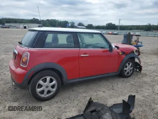2009 MINI Hardtop z VIN WMWMF33569TW79600, wystawiony jako Copart lot #58392825 z przebiegiem 121 371 mil mil oraz Czysty tytuł • Clean title. Historia ofert i sprzedaży dostępna na DreamBid. Obrazek 3.