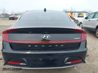 2022 Hyundai Sonata Hybrid SEL with VIN KMHL34JJ6NA050692, listed as a IAAI auction lot 42004770 with 62,514 mi miles. Bid and sale history available at carsss.com. Image 15.