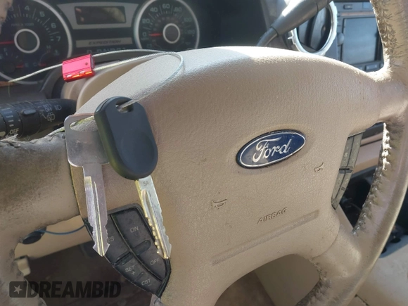 2006 Ford Expedition Limited with VIN 1FMFU19506LA74878, listed as a IAAI auction lot 41238625 with 166,422 mi miles. Bid and sale history available at carsss.com. Image 11.