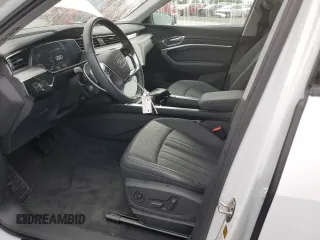 2021 Audi e-tron Sportback Premium Plus z VIN WA12ABGE3MB024414, wystawiony jako Copart lot #69824382 z przebiegiem 24 655 mil mil oraz . Historia ofert i sprzedaży dostępna na DreamBid. Obrazek 7.