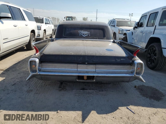 1962 Cadillac Fleetwood z VIN 62R115955, wystawiony jako Copart lot #74818464 z przebiegiem Nie podano mil oraz Szkoda całkowita • Salvage title. Historia ofert i sprzedaży dostępna na DreamBid. Obrazek 6.