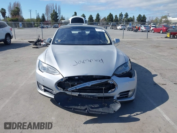 2014 Tesla Model S 60 z VIN 5YJSA1H17EFP43546, wystawiony jako IAAI lot #41896443 z przebiegiem Nie podano mil oraz . Historia ofert i sprzedaży dostępna na DreamBid. Obrazek 6.
