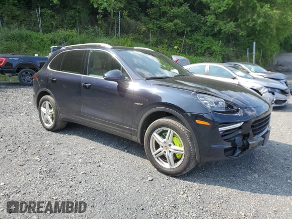 2016 Porsche Cayenne S E-Hybrid z VIN WP1AE2A23GLA17545, wystawiony jako Copart lot #58556435 z przebiegiem 136 497 mil mil oraz Szkoda całkowita • Salvage title. Historia ofert i sprzedaży dostępna na DreamBid. Obrazek 4.