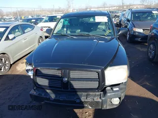 2006 Dodge Dakota SLT z VIN 1D7HW48K66S632826, wystawiony jako IAAI lot #41635407 z przebiegiem 208 046 mil mil oraz . Historia ofert i sprzedaży dostępna na DreamBid. Obrazek 13.
