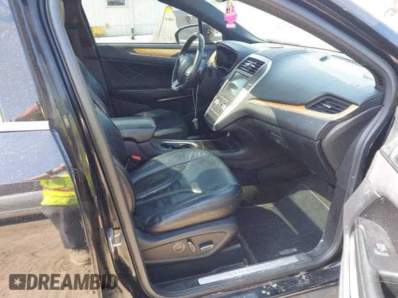 2016 Lincoln MKC Select with VIN 5LMCJ2D99GUJ11480, listed as a IAAI auction lot 42245003 with 135,400 mi miles and . Bid and sale history available at DreamBid. Image 5.