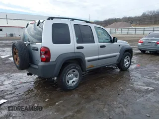 2007 Jeep Liberty Sport with VIN 1J4GL48K77W669788, listed as a IAAI auction lot 41655587 with 136,727 mi miles. Bid and sale history available at carsss.com. Image 4.