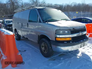 2008 Chevrolet Express Cargo Van with VIN 1GCGG25C081130147, listed as a IAAI auction lot 41585109 with 237,434 mi miles. Bid and sale history available at carsss.com. Image 1.