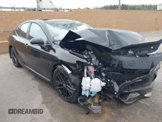 2025 Toyota Camry LE z VIN 4T1DAACK5SU580645, wystawiony jako IAAI lot #41714777 z przebiegiem Nie podano mil oraz . Historia ofert i sprzedaży dostępna na DreamBid. Obrazek 1.