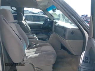 2003 Chevrolet Tahoe LS with VIN 1GNEK13Z63J161362, listed as a IAAI auction lot 41640270 with 241,882 mi miles. Bid and sale history available at carsss.com. Image 5.