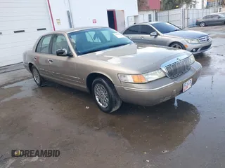 2002 Mercury Grand Marquis GS z VIN 2MEFM74W92X636487, wystawiony jako IAAI lot #42101525 z przebiegiem 183 952 mil mil oraz . Historia ofert i sprzedaży dostępna na DreamBid. Obrazek 1.