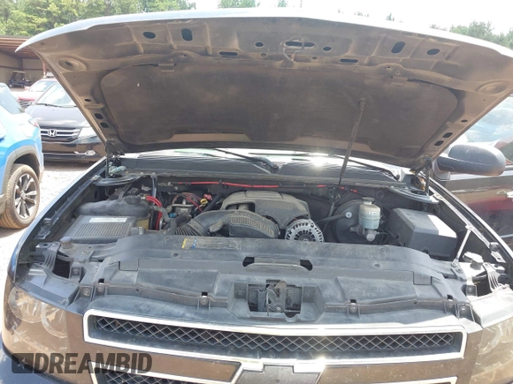 2008 Chevrolet Tahoe LS with VIN 1GNFC13C58R105676, listed as a IAAI auction lot 42603839 with 322,614 mi miles and . Bid and sale history available at DreamBid. Image 10.