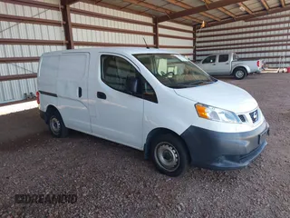 2015 Nissan NV200 S z VIN 3N6CM0KN3FK735497, wystawiony jako IAAI lot #41699156 z przebiegiem 61 581 mil mil oraz . Historia ofert i sprzedaży dostępna na DreamBid. Obrazek 1.