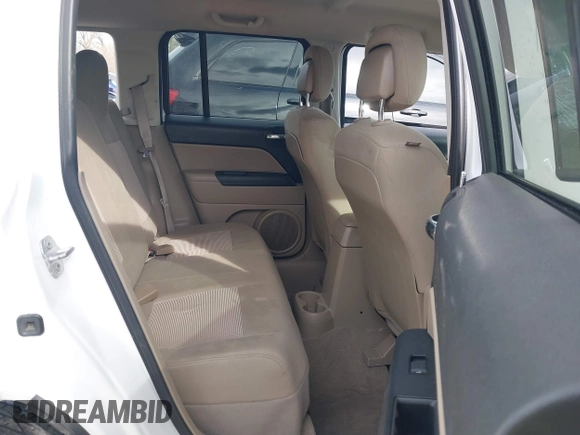 2014 Jeep Patriot Latitude with VIN 1C4NJRFB0ED778170, listed as a IAAI auction lot 41870418 with 54,624 mi miles. Bid and sale history available at carsss.com. Image 8.