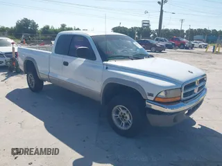 2000 Dodge Dakota Sport z VIN 1B7GG22N8YS530697, wystawiony jako IAAI lot #42486402 z przebiegiem 190 857 mil mil oraz . Historia ofert i sprzedaży dostępna na DreamBid. Obrazek 1.