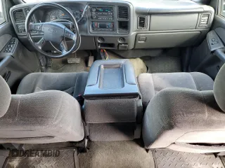 2003 Chevrolet Silverado 1500HD LS z VIN 1GCGK13U63F131030, wystawiony jako Copart lot #51332975 z przebiegiem 219 366 mil mil oraz Szkoda całkowita • Salvage title. Historia ofert i sprzedaży dostępna na DreamBid. Obrazek 8.