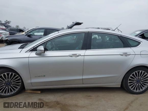 2017 Ford Fusion Hybrid Titanium z VIN 3FA6P0RU7HR300311, wystawiony jako IAAI lot #42045664 z przebiegiem 136 231 mil mil oraz . Historia ofert i sprzedaży dostępna na DreamBid. Obrazek 14.