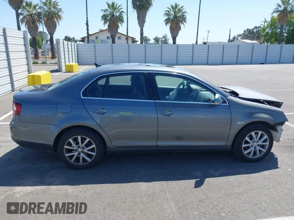 2010 Volkswagen Jetta Limited Edition with VIN 3VWRZ7AJ8AM107256, listed as a IAAI auction lot 42361571 with 110,548 mi miles and . Bid and sale history available at DreamBid. Image 14.