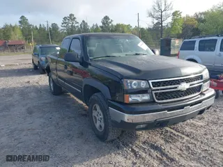 2006 Chevrolet Silverado 1500 LT2 with VIN 1GCEK19B46Z195681, listed as a IAAI auction lot 41947889 with 213,595 mi miles. Bid and sale history available at carsss.com. Image 1.