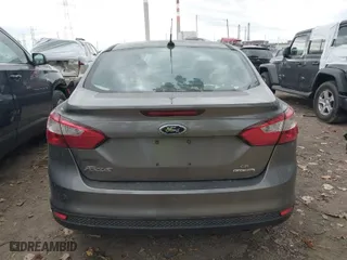 2014 Ford Focus SE with VIN 1FADP3F25EL296152, listed as a IAAI auction lot 40692477 with 197,566 mi miles. Bid and sale history available at carsss.com. Image 17.