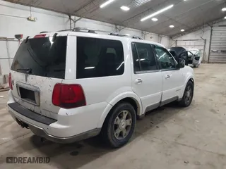 2003 Lincoln Navigator Luxury with VIN 5LMFU28RX3LJ31607, listed as a IAAI auction lot 41912435 with 206,141 mi miles. Bid and sale history available at carsss.com. Image 4.