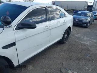 2015 Ford Police Interceptor с VIN 1FAHP2L80FG195423, выставлен на аукционе IAAI как лот 42054288 с пробегом 148 313 миль миль и . История ставок и продаж доступна на DreamBid. Изображение 19.