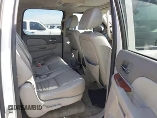 2008 Chevrolet Suburban LTZ с VIN 1GNFC16088R121145, выставлен на аукционе IAAI как лот 41327123 с пробегом 207 489 миль миль и . История ставок и продаж доступна на DreamBid. Изображение 8.