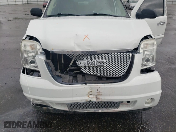 2008 GMC Yukon Denali with VIN 1GKFK63898J117949, listed as a Copart auction lot 52685705 with 179,254 mi miles and Salvage title. Bid and sale history available at DreamBid. Image 14.