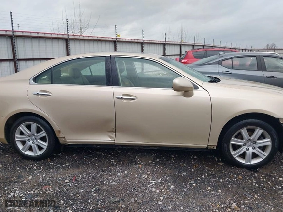 2007 Lexus ES 350 with VIN JTHBJ46G272101832, listed as a IAAI auction lot 41924490 with 156,730 mi miles. Bid and sale history available at carsss.com. Image 14.