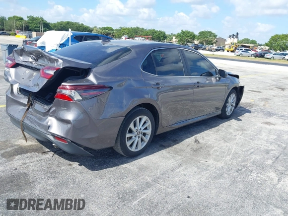 2023 Toyota Camry LE z VIN 4T1C11AK2PU080805, wystawiony jako IAAI lot #42165528 z przebiegiem 28 307 mil mil oraz . Historia ofert i sprzedaży dostępna na DreamBid. Obrazek 4.