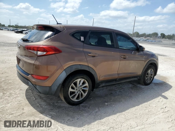 2016 Hyundai Tucson SE z VIN KM8J23A45GU141677, wystawiony jako Copart lot #54497625 z przebiegiem 144 018 mil mil oraz Czysty tytuł • Clean title. Historia ofert i sprzedaży dostępna na DreamBid. Obrazek 3.