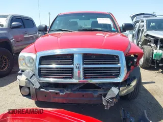 2006 Dodge Dakota SLT z VIN 1D7HE48NX6S588584, wystawiony jako IAAI lot #42348429 z przebiegiem 246 965 mil mil oraz . Historia ofert i sprzedaży dostępna na DreamBid. Obrazek 13.