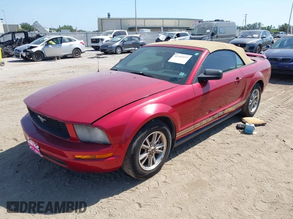2005 Ford Mustang Deluxe z VIN 1ZVFT84N455183240, wystawiony jako IAAI lot #42142157 z przebiegiem Nie podano mil oraz . Historia ofert i sprzedaży dostępna na DreamBid. Obrazek 17.