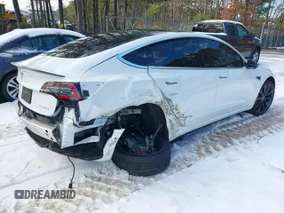 2020 Tesla Model 3 Performance z VIN 5YJ3E1EC5LF791879, wystawiony jako IAAI lot #41302692 z przebiegiem 76 502 mil mil oraz . Historia ofert i sprzedaży dostępna na DreamBid. Obrazek 4.