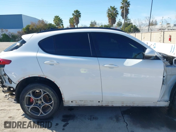 2019 Alfa Romeo Stelvio Ti Lusso z VIN ZASPAKBN1K7C36934, wystawiony jako IAAI lot #41534732 z przebiegiem Nie podano mil oraz . Historia ofert i sprzedaży dostępna na DreamBid. Obrazek 14.