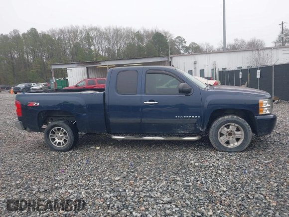 2007 Chevrolet Silverado 1500 LT w/1LT with VIN 2GCEC19C971650265, listed as a IAAI auction lot 41572601 with 240,251 mi miles. Bid and sale history available at carsss.com. Image 14.
