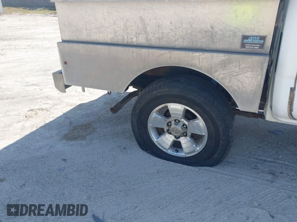 2014 Toyota Tacoma PreRunner with VIN 3TMJU4GN2EM169071, listed as a IAAI auction lot 41543601 with 304,594 mi miles. Bid and sale history available at carsss.com. Image 6.
