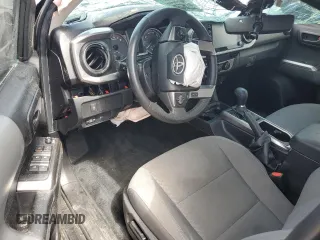 2023 Toyota Tacoma SR z VIN 3TYCZ5ANXPT136237, wystawiony jako Copart lot #62584345 z przebiegiem 32 674 mil mil oraz Szkoda całkowita • Salvage title. Historia ofert i sprzedaży dostępna na DreamBid. Obrazek 8.