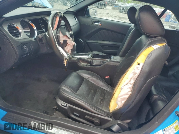 2010 Ford Mustang V6 z VIN 1ZVBP8EN1A5167198, wystawiony jako Copart lot #54475385 z przebiegiem 116 344 mil mil oraz Nie do naprawy • Non repairable. Historia ofert i sprzedaży dostępna na DreamBid. Obrazek 7.