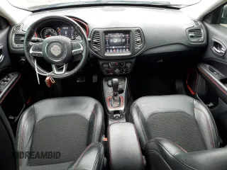 2020 Jeep Compass Trailhawk z VIN 3C4NJDDB6LT127557, wystawiony jako Copart lot #57888245 z przebiegiem 113 836 mil mil oraz Szkoda całkowita • Salvage title. Historia ofert i sprzedaży dostępna na DreamBid. Obrazek 8.