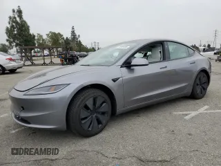 2025 Tesla Model 3 Long Range z VIN 5YJ3E1EA9SF882599, wystawiony jako Copart lot #50501895 z przebiegiem 3 597 mil mil oraz Szkoda całkowita • Salvage title. Historia ofert i sprzedaży dostępna na DreamBid. Obrazek 1.