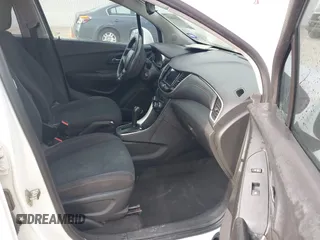 2019 Chevrolet Trax LS with VIN 3GNCJKSB0KL233670, listed as a IAAI auction lot 42161810 with 131,486 mi miles. Bid and sale history available at carsss.com. Image 5.